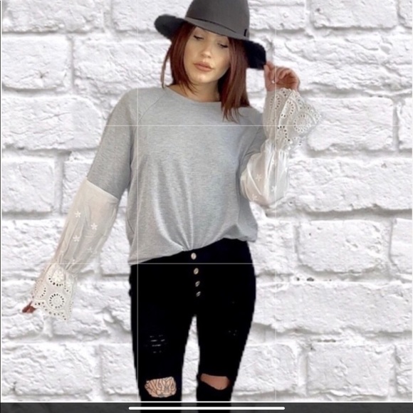 ❌5⭐️ rated⭐️Lg Slv Top Grey knit w/.  ivory emb Slv - Picture 2 of 6